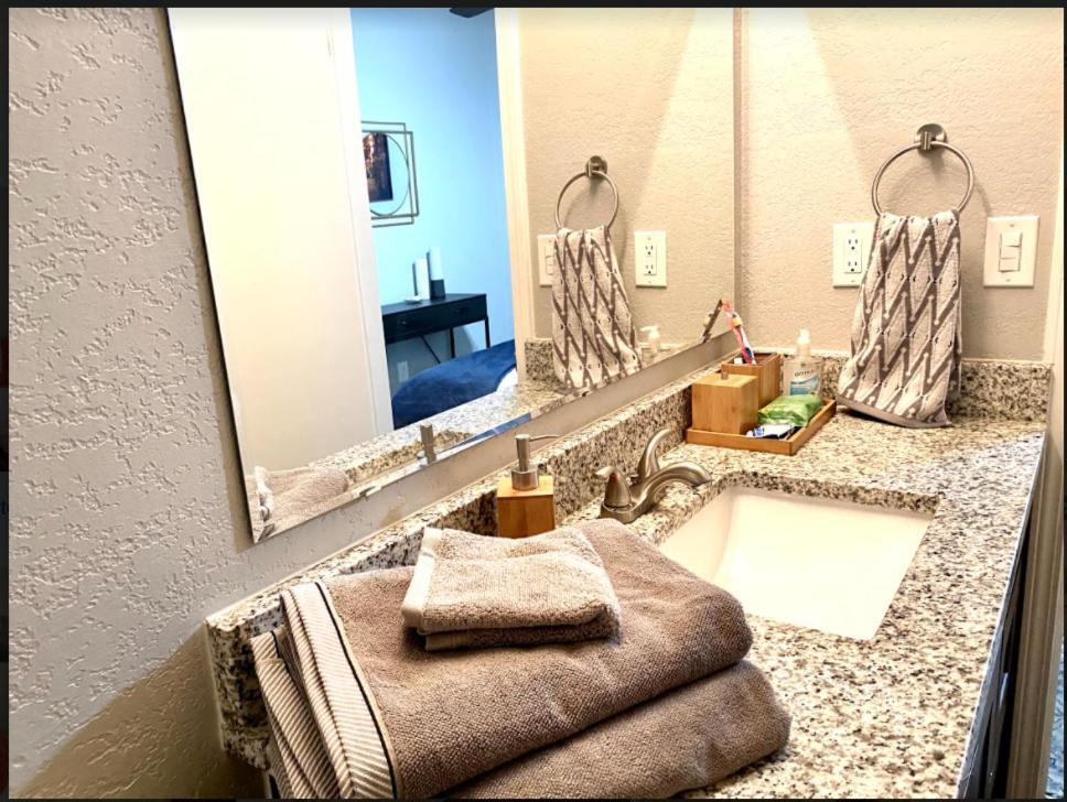 Private Bedroom Suite - Communal House Near Integris Οκλαχόμα Εξωτερικό φωτογραφία