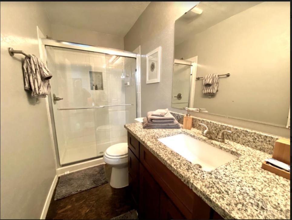 Private Bedroom Suite - Communal House Near Integris Οκλαχόμα Εξωτερικό φωτογραφία