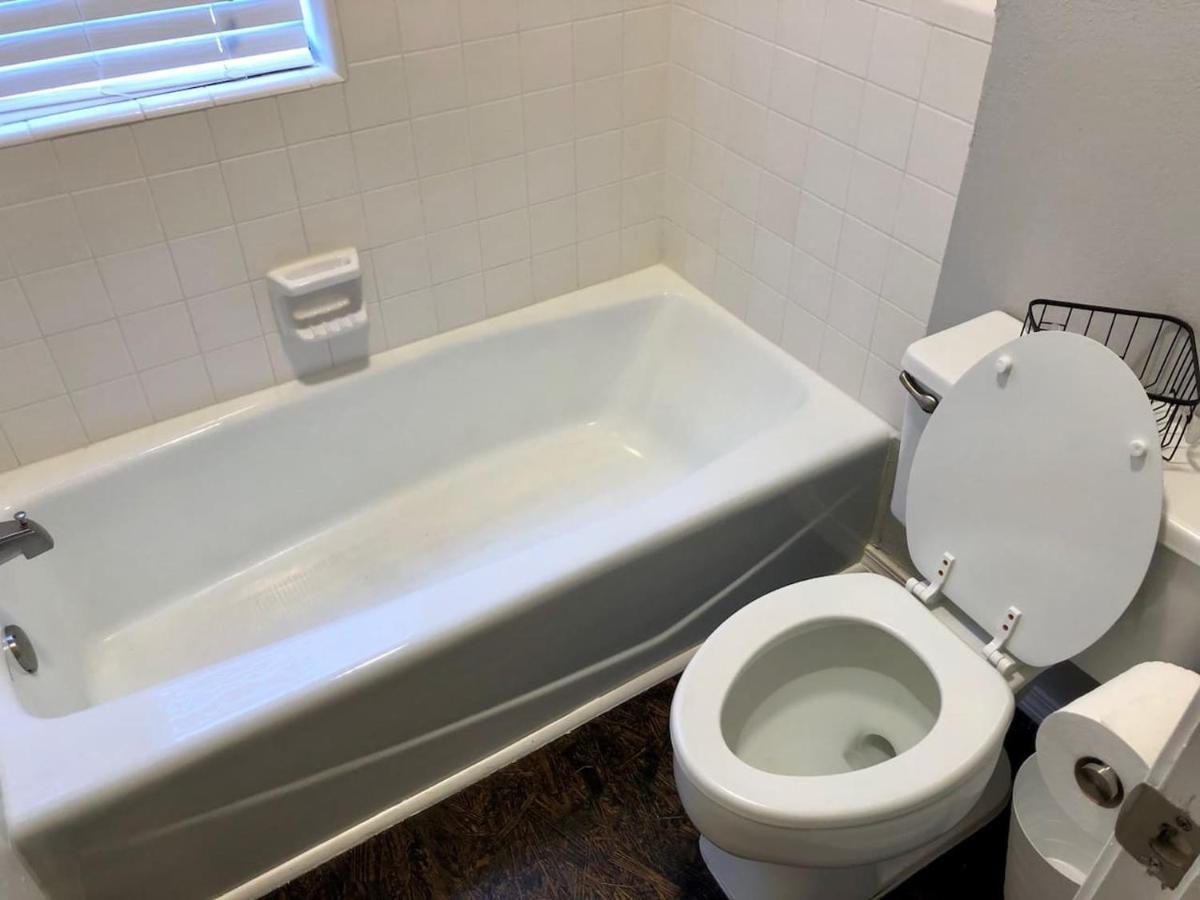 Private Bedroom Suite - Communal House Near Integris Οκλαχόμα Εξωτερικό φωτογραφία